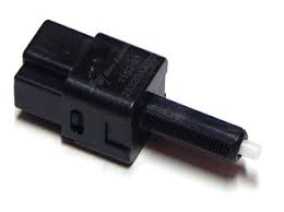 BULBO PEDAL FRENO NIS. SENTRA B13 / 14 (SANKEI)