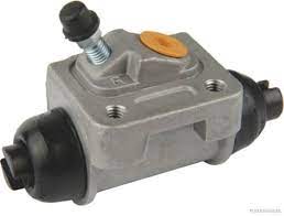 BOMBA AUX. FRENO RH. SUZ. SWIFT 1.3 / AERIO / GEO METRO (89-01) (4 PTAS) (11/16) (SANYCO)